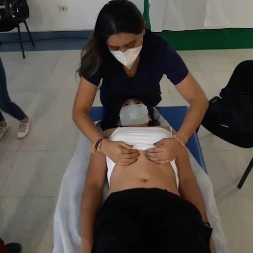 Sesión de técnicas manuales en el consultorio